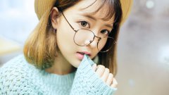 短發(fā)元氣少女清純可愛寫真壁紙