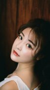 可愛大眼美女寫真手機(jī)壁紙