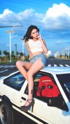 性感美腿車模美女手機(jī)壁紙