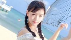 海邊清新吊帶美女電腦壁紙