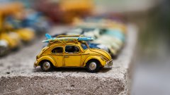 可愛精致的玩具汽車電腦壁紙