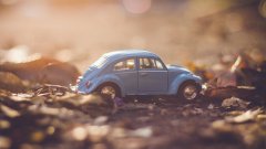 可愛精致的玩具汽車電腦壁紙